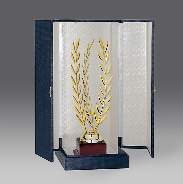 Statuetka SO 6005 w drewnianym etui, w.18, h.42 (produkt niedost�pny) puchary statuetki medale